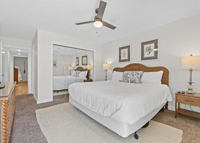 Apartment Edgewater West 65 By Collection *